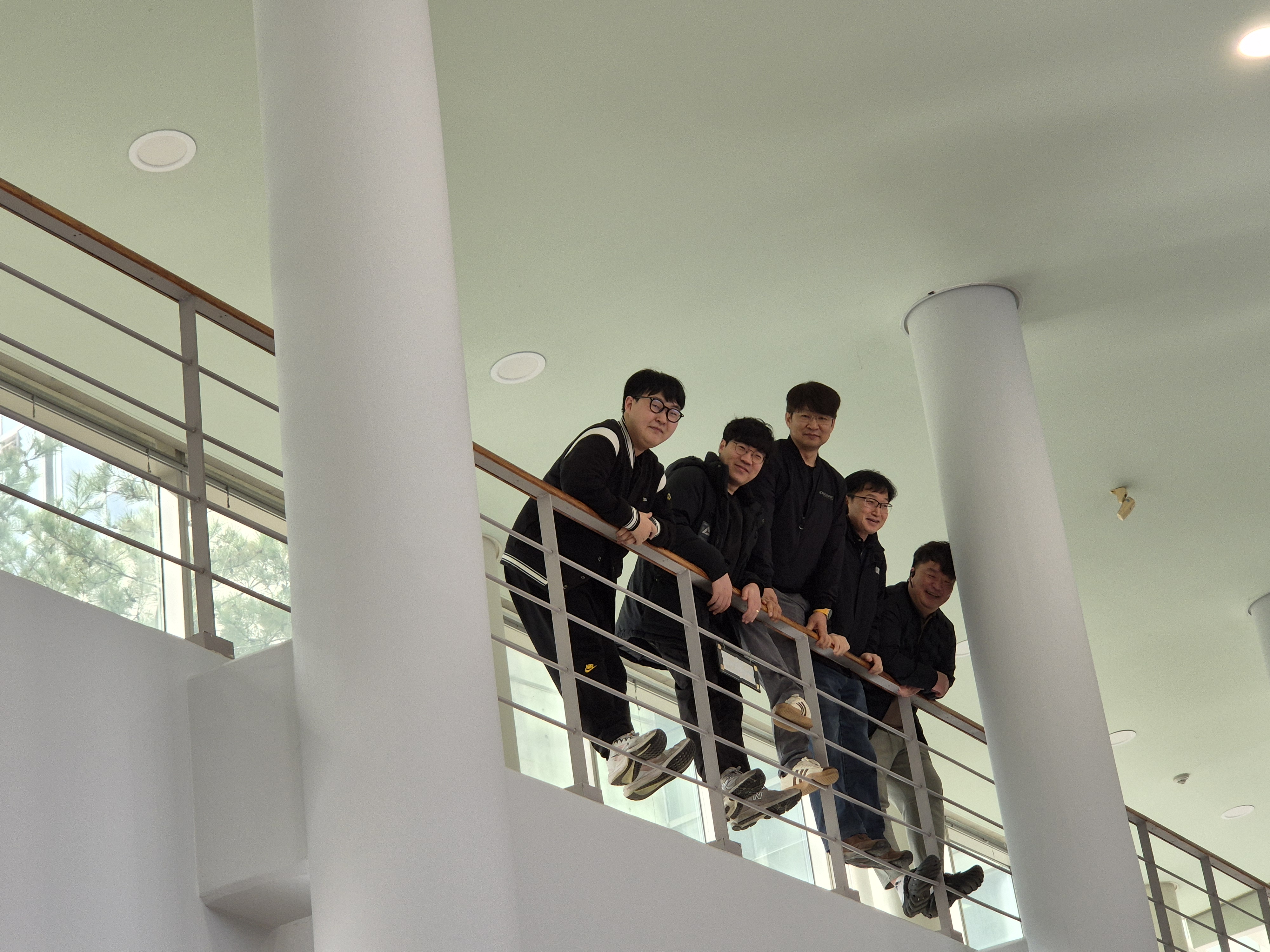 공대 계단에서 함께한 순간